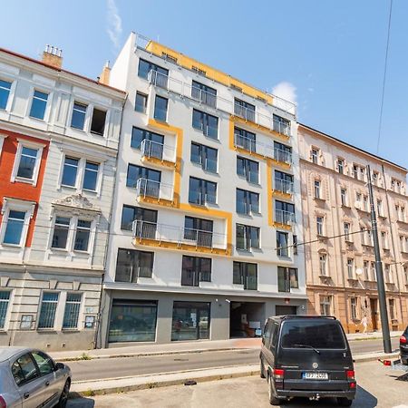Brand New Two Room Apartment #34 With Free Secure Parking In The Center Praha Eksteriør bilde