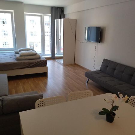 Brand New Two Room Apartment #34 With Free Secure Parking In The Center Praha Eksteriør bilde