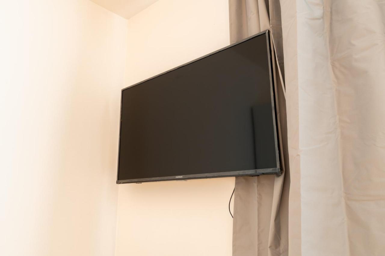 Brand New Two Room Apartment #34 With Free Secure Parking In The Center Praha Eksteriør bilde