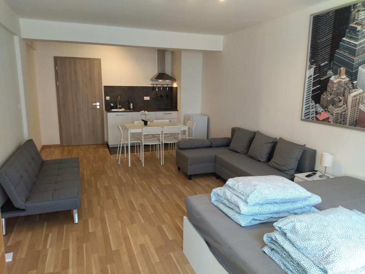 Brand New Two Room Apartment #34 With Free Secure Parking In The Center Praha Eksteriør bilde